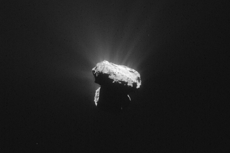 Komeet 67P op het moment van haar perihelium, op 13 augustus om 4.03 uur Nederlandse tijd. (Beeld: ESA/Rosetta/NAVCAM – CC BY-SA IGO 3.0)