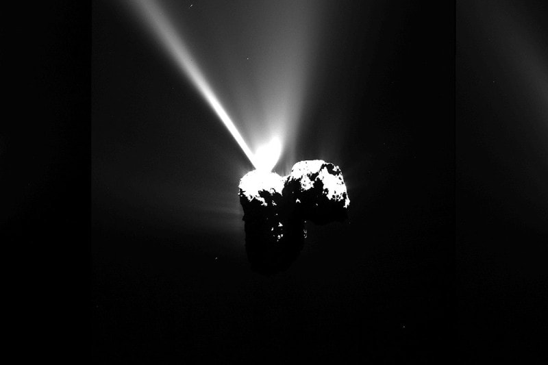 Op 12 augustus kwam er een felle gasstraal vanaf komeet 67P. (Beeld: ESA/Rosetta/MPS for OSIRIS Team MPS/UPD/LAM/IAA/SSO/INTA/UPM/DASP/IDA)