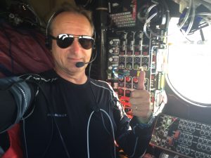 Piloot André Borschberg tijdens zijn vlucht in Solar Impulse 2 van Sevilla naar Cairo. Bron: www.solarimpulse.com