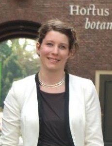 Karin van der Tuin doet DNA-onderzoek op Lowlands