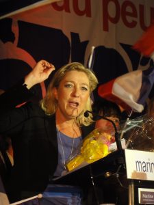 Voorman Marine Le Pen van Front National tijdens haar presidentiële campagne in 2012. Bron: Wikipedia commons, JÄNNICK Jérémy.