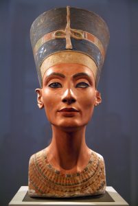 De buste van Nefertiti in het Egyptisch Museum in Berlijn. Foto: Giovanni