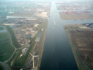 Het Noordzeekanaal verbindt vanaf 1876 Amsterdam met IJmuiden