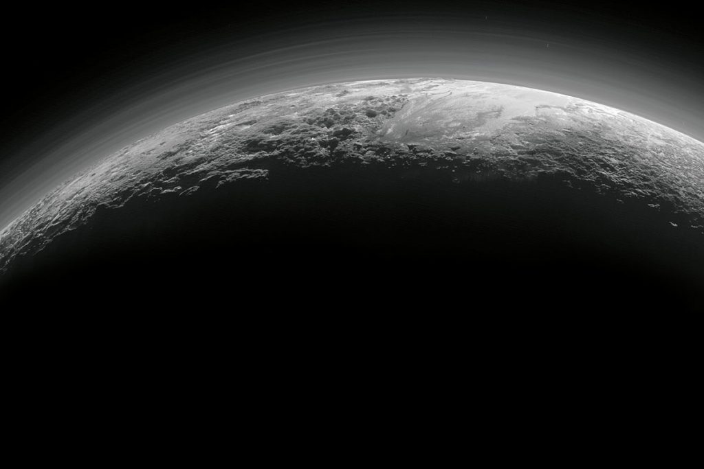 Nevels boven het oppervlak van Pluto. Afbeelding: NASA/JHUAPL/SwRI