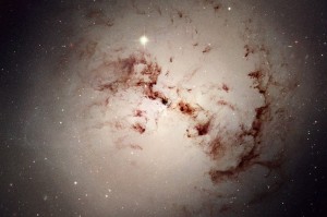 Reusachtige elliptische sterrenstelsels zoals NGC 1316 kunnen zeer geschikt zijn voor leven