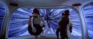 In Star Wars gebruiken de personages een andere manier om sneller dan het licht te vliegen: de zogeheten hyperruimte, een parallelle werkelijkheid waar de kosmische snelheidslimiet niet bestaat. 
