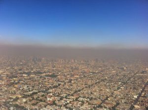 IJzerdeeltjes uit luchtvervuiling stijgen naar je hersenen, zoals hier in Mexico-Stad. Beeld: Fidel Gonzalez
