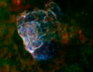 Supernova's leveren mooie plaatjes op. Deze afbeelding toont de overblijfselen van supernova Puppis A in infrarood en röntgenstraling. Bron: NASA