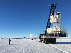 Deeltjes die zijn waargenomen door een grote ballon op Antarctica kunnen niet verklaard worden door onze huidige kennis van de fysica