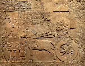 De hier afgebeelde Assyrische koning Assurbanipal bracht een bibliotheek van circa dertigduizend tabletten bijeen.