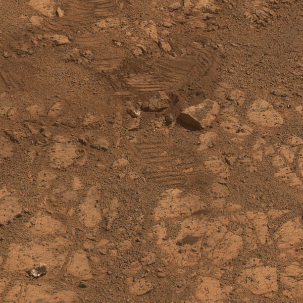 De steen die voor de ophef zorgde is linksonder in beeld. In het midden is de steen te zien waar dit stuk vanaf brak.  Bron: NASA / JPL-Caltech / Cornell Univ. / Arizona State Univ.